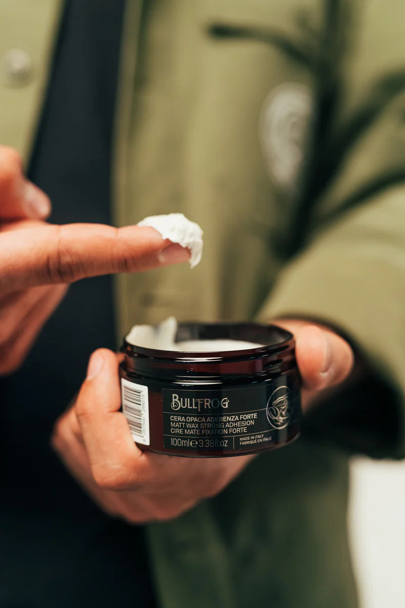 Cire mate à forte adhérence
