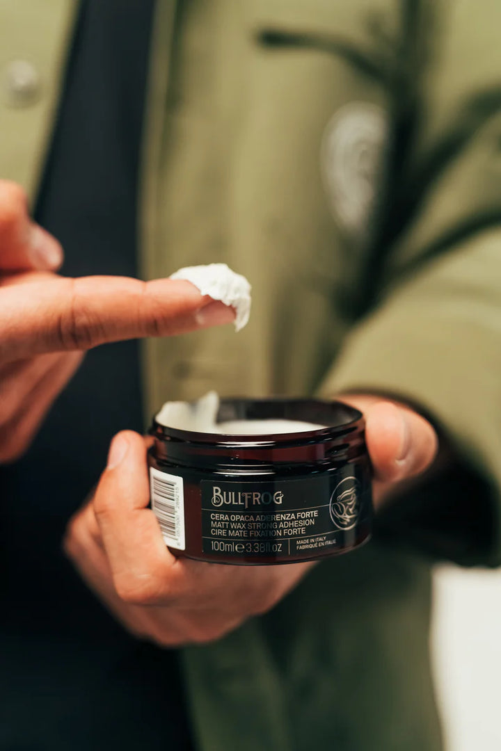 Cire mate à forte adhérence